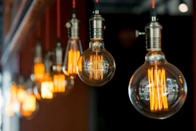 landscape-lighting-of-lenexa-cafe-lighting-1_orig-1100x734-640w