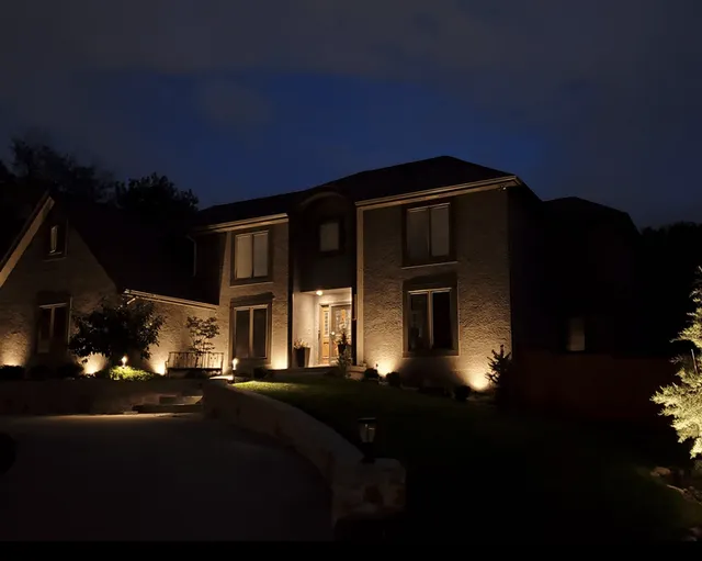 landscape-lighting-of-lenexa-home-lighting-640w